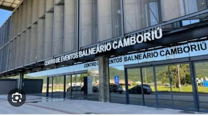 הוילה Balneário Camboriú Casa De Facil Acesso 1A2Km Da Prai